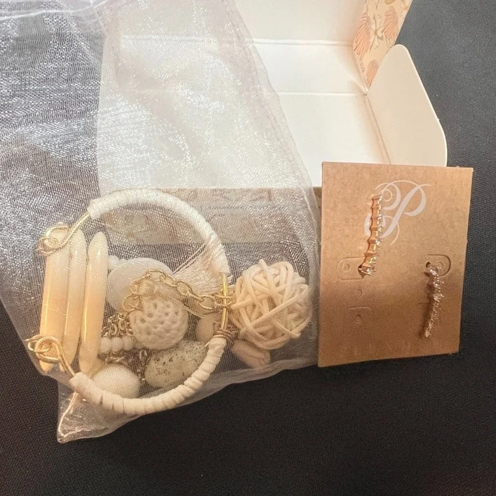 Plunder‎ Set Earrings Necklace White Neutral Charms Texture Boho Eclectic NIB